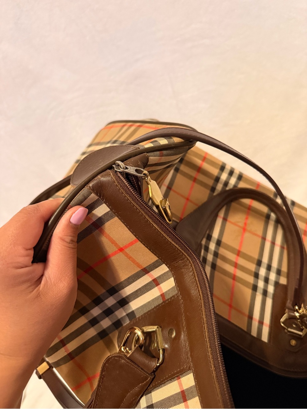 Burberry Boston Travel Bag With Removable Adjustable Strap And Lock And Key - Picture 12 of 16